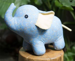 Membuat Boneka Gajah Dari Kain Velboa Motif