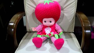 Membuat Boneka Karakter Stroberi Dari Kain Velboa